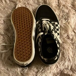 I use to love vans I’m not into them anymore and these shoes are to small!